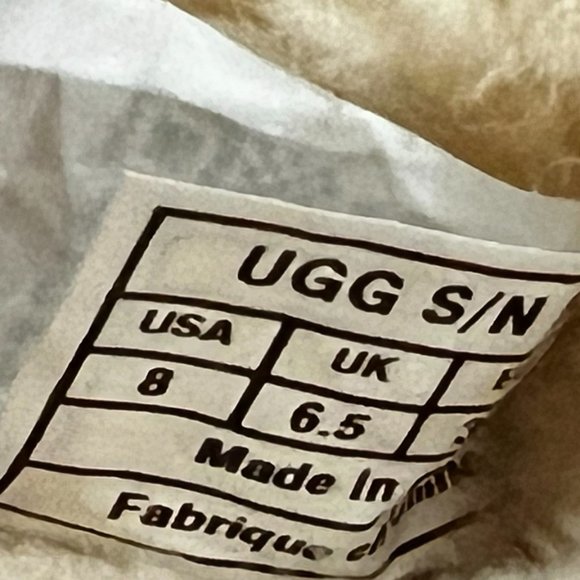 UGG Slipper - Picture 2 of 5